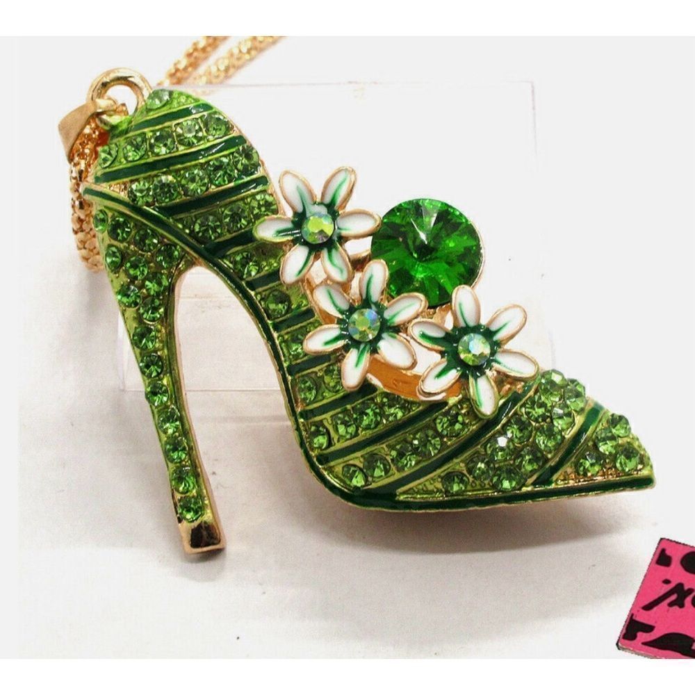 💚 Betsey Johnson stunning lime crystal embellished high heel pendant necklace 💚